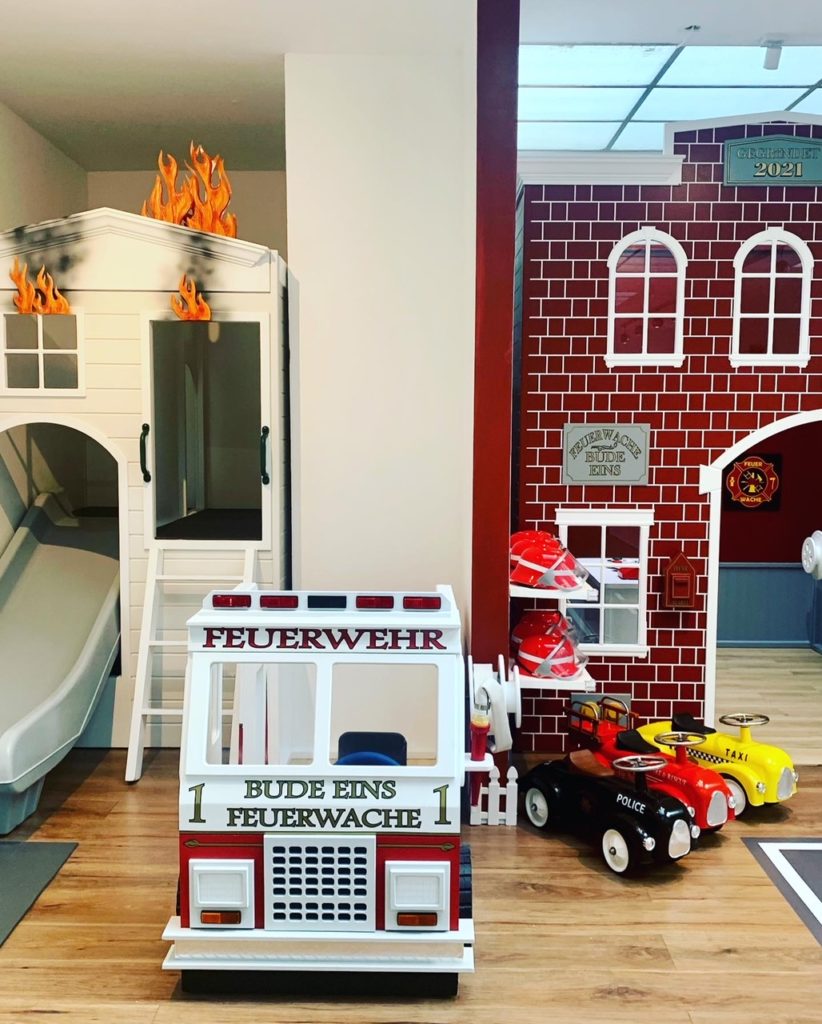 911 on Main Street - Lilliput Play Homes